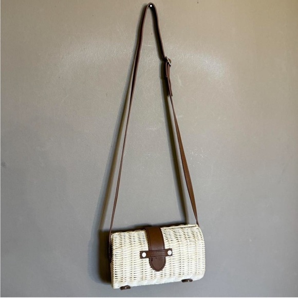 Straw Studios Crossbody Bag - Picture 2 of 5
